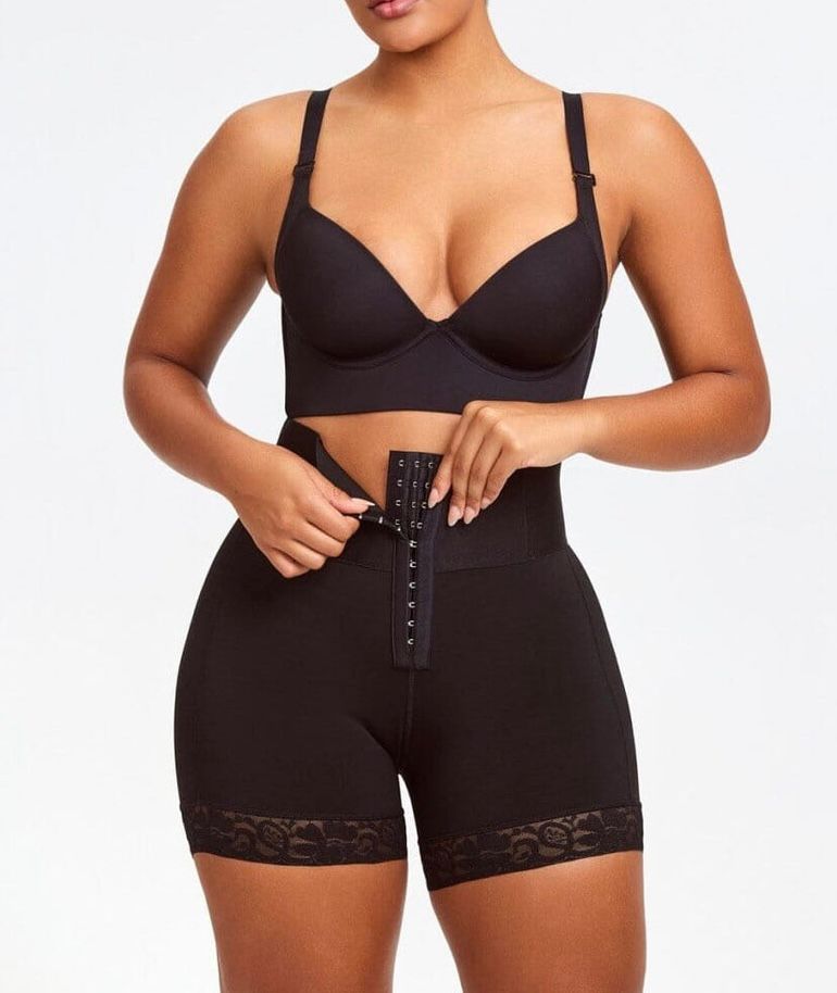 GAINE LOLA
